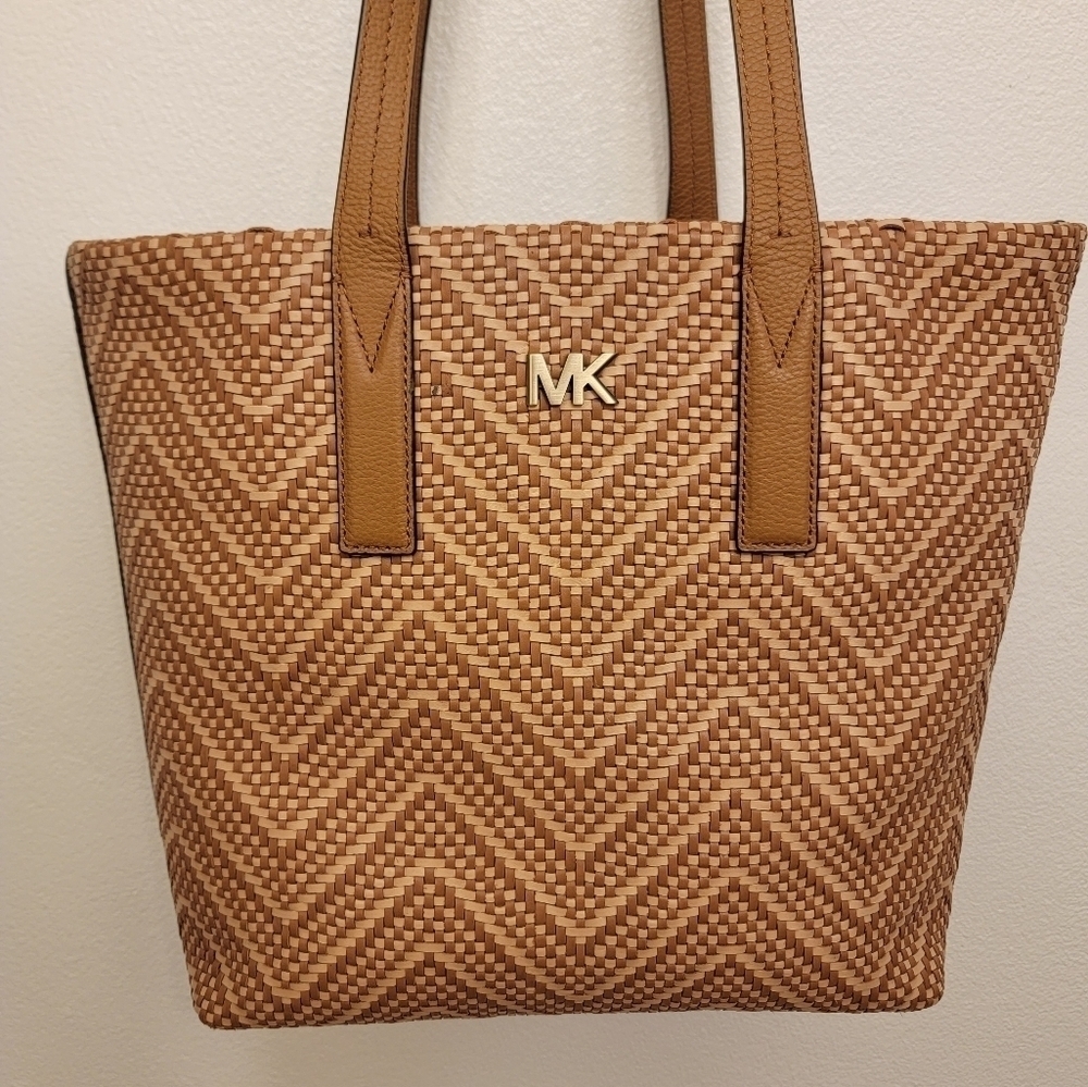EUC- Michael Kors Junie Woven Tote - Picture 3 of 6